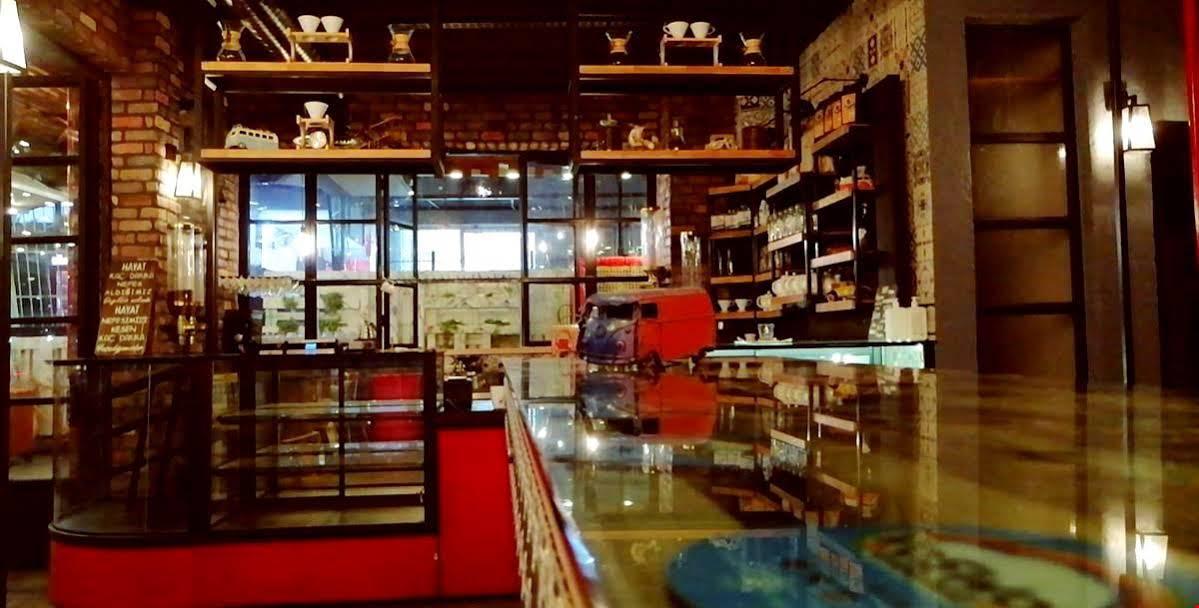 Voswos Garage Coffee Hotel Antalya Buitenkant foto