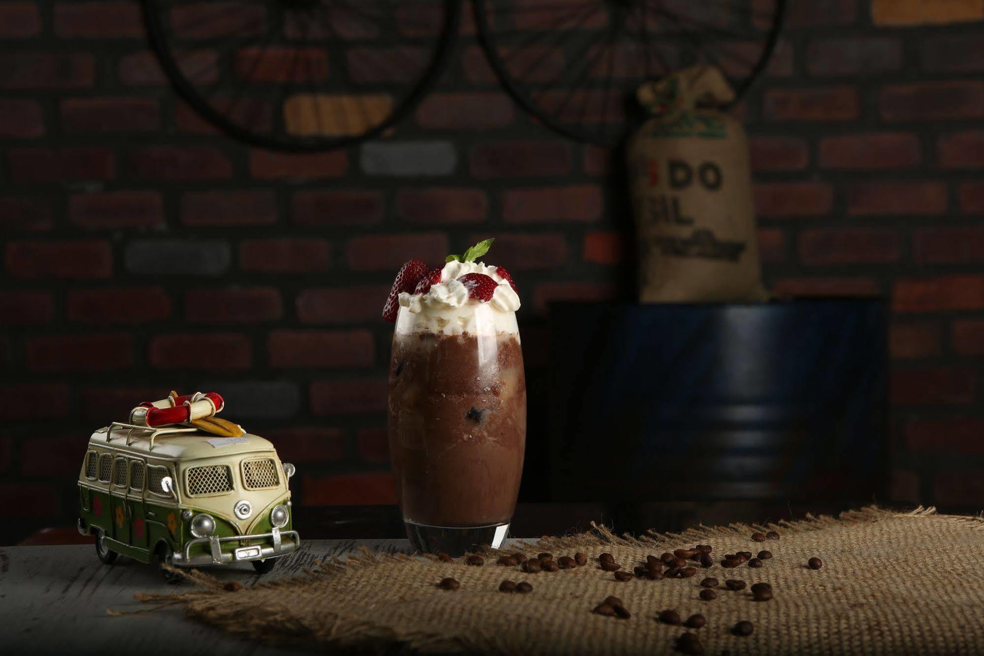 Voswos Garage Coffee Hotel Antalya Buitenkant foto